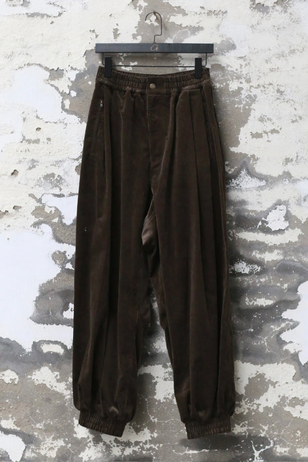 INTO THE EAST 25 Autumn/Winter Dark Moss Green V-Neck Corduroy Vest/Tapered Casual Pants ITE-E1DGAW040GR20PT-LV (E1DGAW032GR20VE)